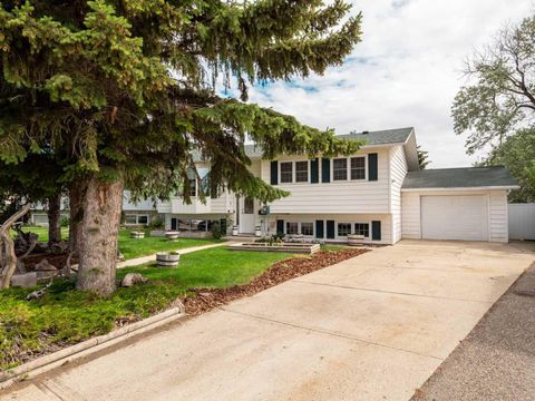 Photo of 17 Pine Place, Coalhurst, AB T0L 0V0 (MLS # A2322629)