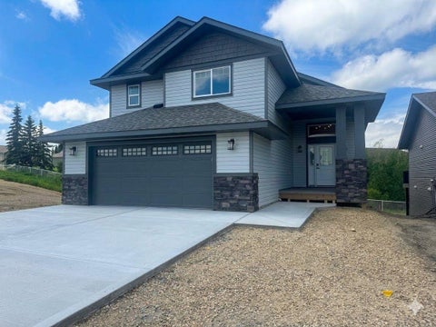 Photo of 8 Henner's Place, Lacombe, AB T4L 1Y9 (MLS # A2343255)