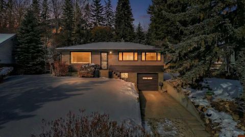 13 Hawthorne Crescent NW Calgary AB T2N 3V4