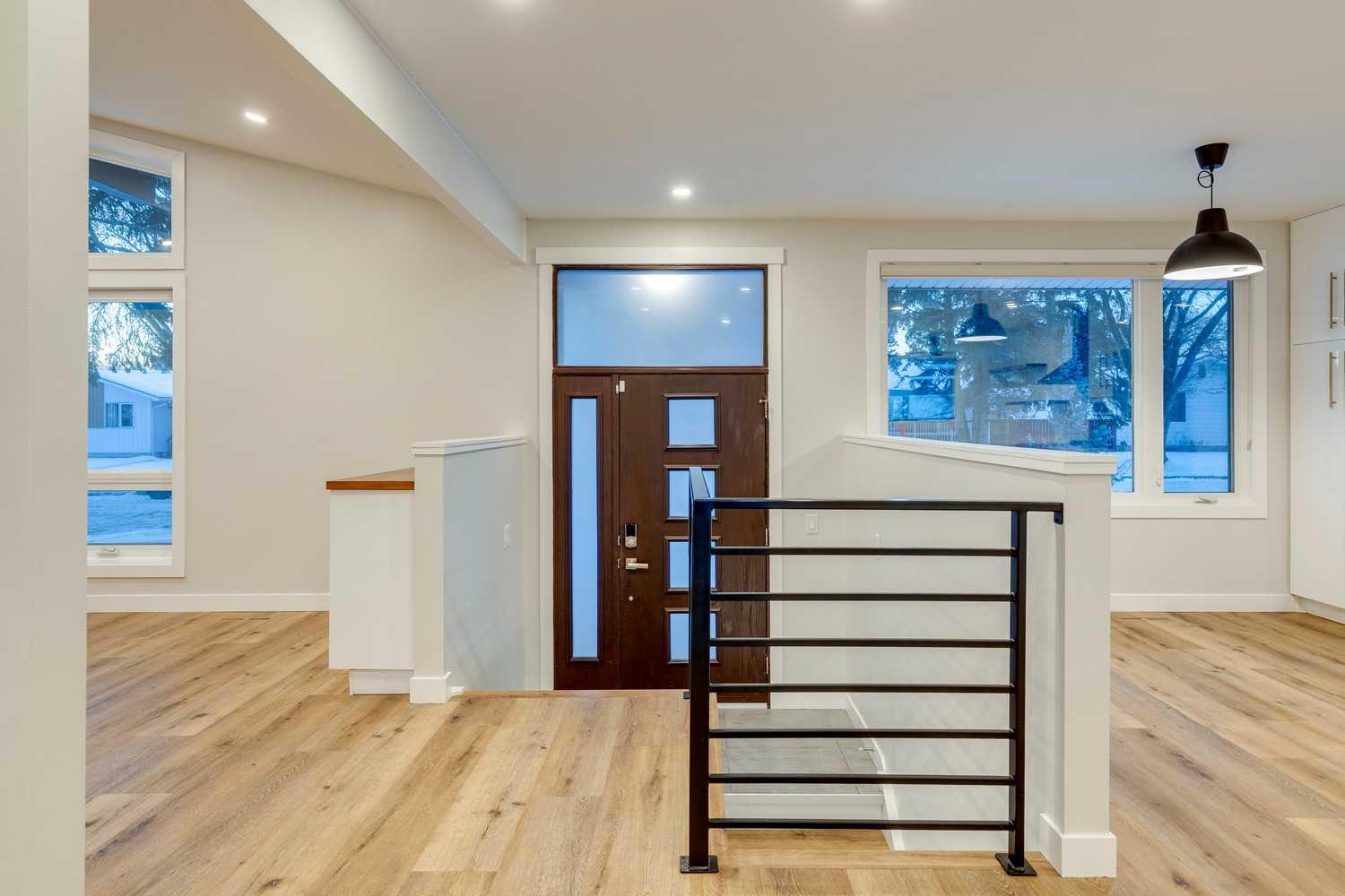 3416 Lane Crescent SW