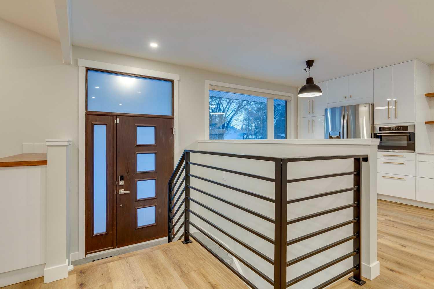 3416 Lane Crescent SW