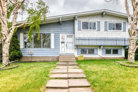 Photo of 544 Penworth Way SE, Calgary, AB T2A 4G3 (MLS # A2315368)