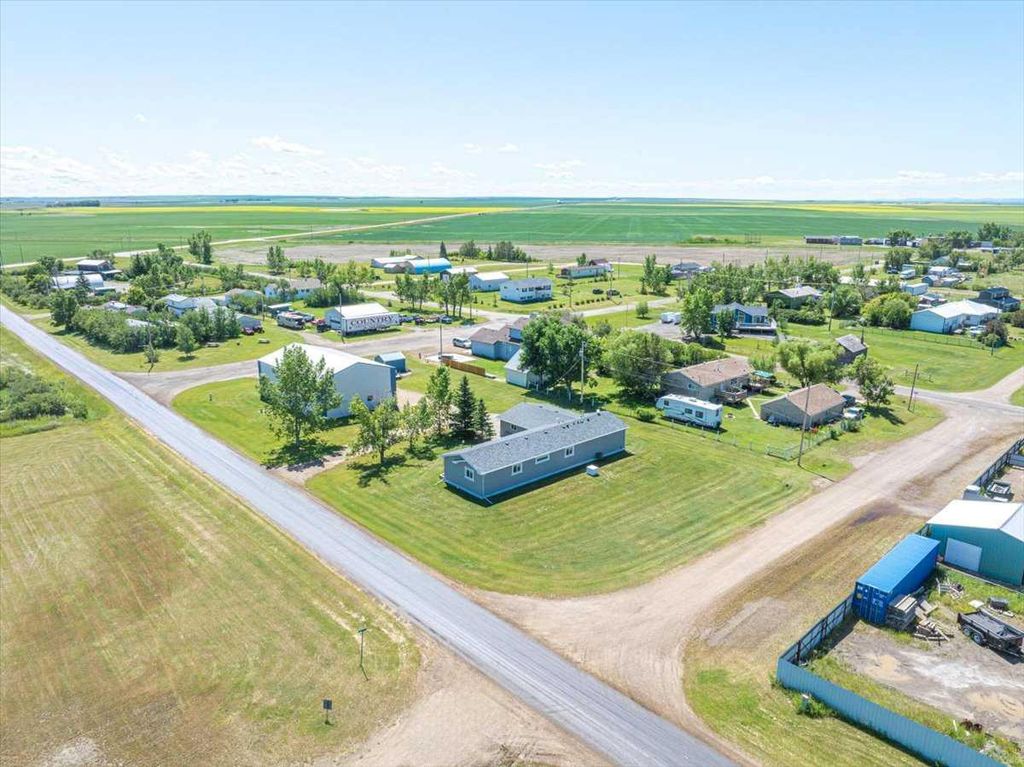 Photo of 513 Railway Avenue, Rural Vulcan County, AB T0L 0L0 (MLS # A2291222)