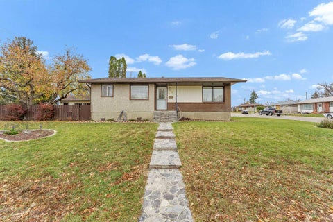 Photo of 798 16 Street NE, Medicine Hat, AB T1A 5X3 (MLS # A2354865)
