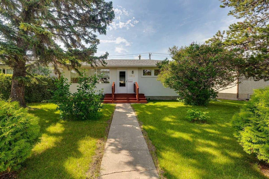 Photo of 5958 West Park Crescent Crescent N, Red Deer, AB T4N 1G3 (MLS # A2327032)