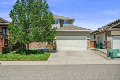 Photo of 323 Mt Sundial Court W, Lethbridge, AB T1J 4S7 (MLS # A2318409)