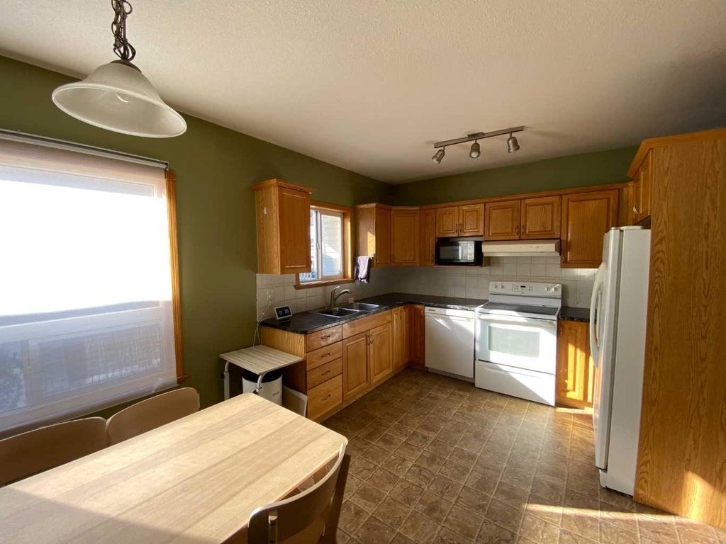 Photo of 12 Pleasant Park Place W, Brooks, AB T1R 1N3 (MLS # A2280041)