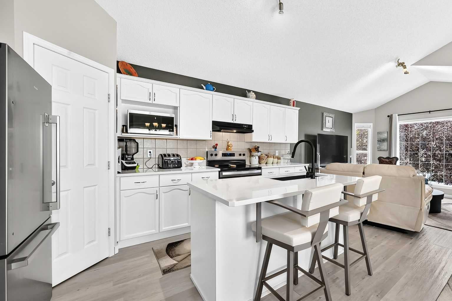 64 Cimarron Grove Close