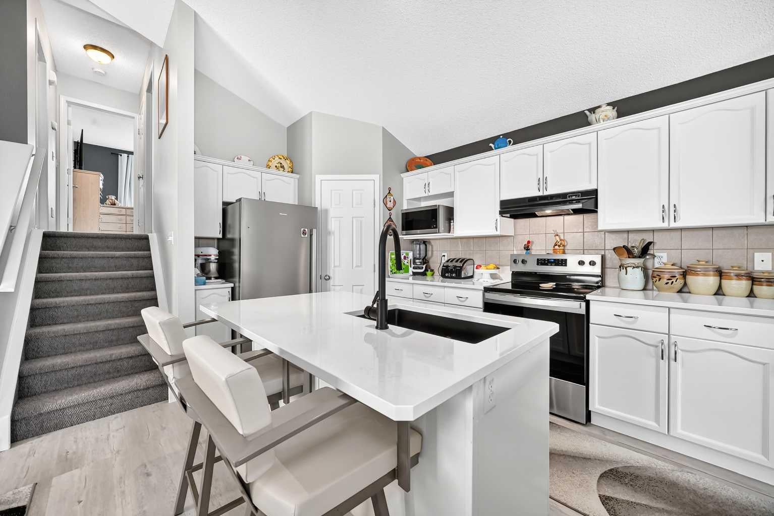 64 Cimarron Grove Close