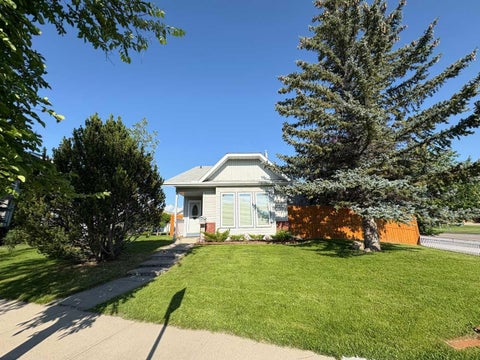 Photo of 228 ERIN WOODS Drive SE, Calgary, AB T2B 3B9 (MLS # A2330215)