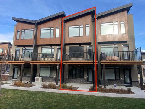 Photo of 85 Royal Elm Green NW, Calgary, AB T3G 0G8 (MLS # A2300821)