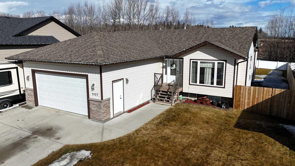 Photo of 1527 41 Street, Edson, AB T7E 0A5 (MLS # A2294298)