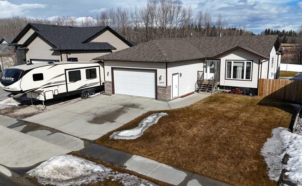 Photo of 1527 41 Street, Edson, AB T7E 0A5 (MLS # A2294298)