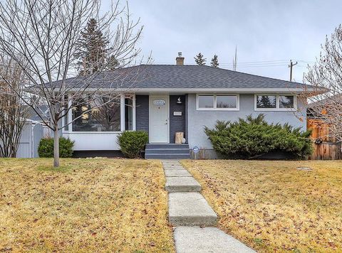 56 Glenpatrick Drive SW Calgary AB T3E 4L6