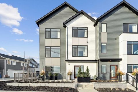 Photo of 3965 Quesnay Wood Drive SW, Calgary, AB T3E 8H6 (MLS # A2295921)