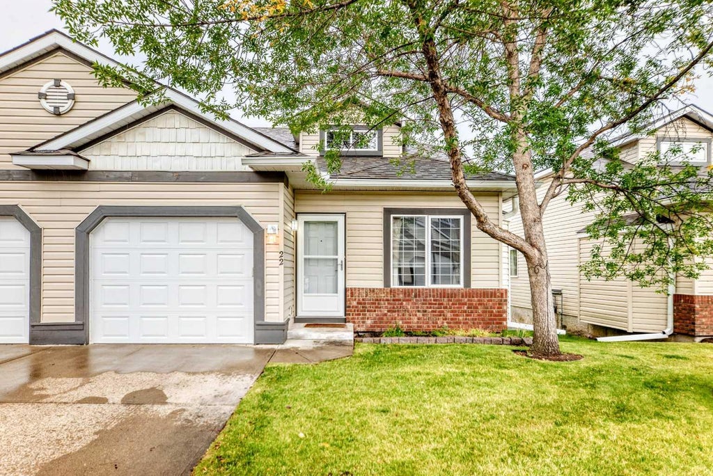 Photo of 22 Somervale Point SW, Calgary, AB T2Y 3K4 (MLS # A2342760)