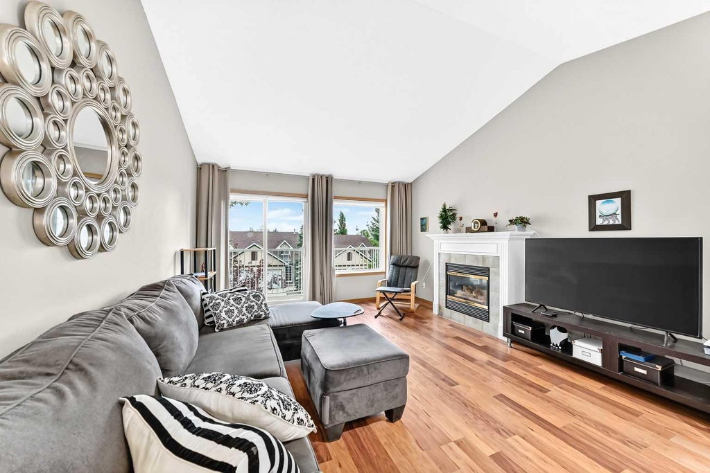Photo of 22 Somervale Point SW, Calgary, AB T2Y 3K4 (MLS # A2342760)