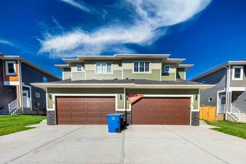 Photo of 92 Waterford Manor, Chestermere, AB T1X 2T9 (MLS # A2233048) Photo of 92 Waterford Manor, Chestermere, AB T1X 2T9 (MLS # A2233048)