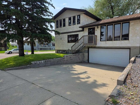 Photo of 2 Nichols Crescent Cres, Red Deer, AB T4P 1P6 (MLS # A2313031)