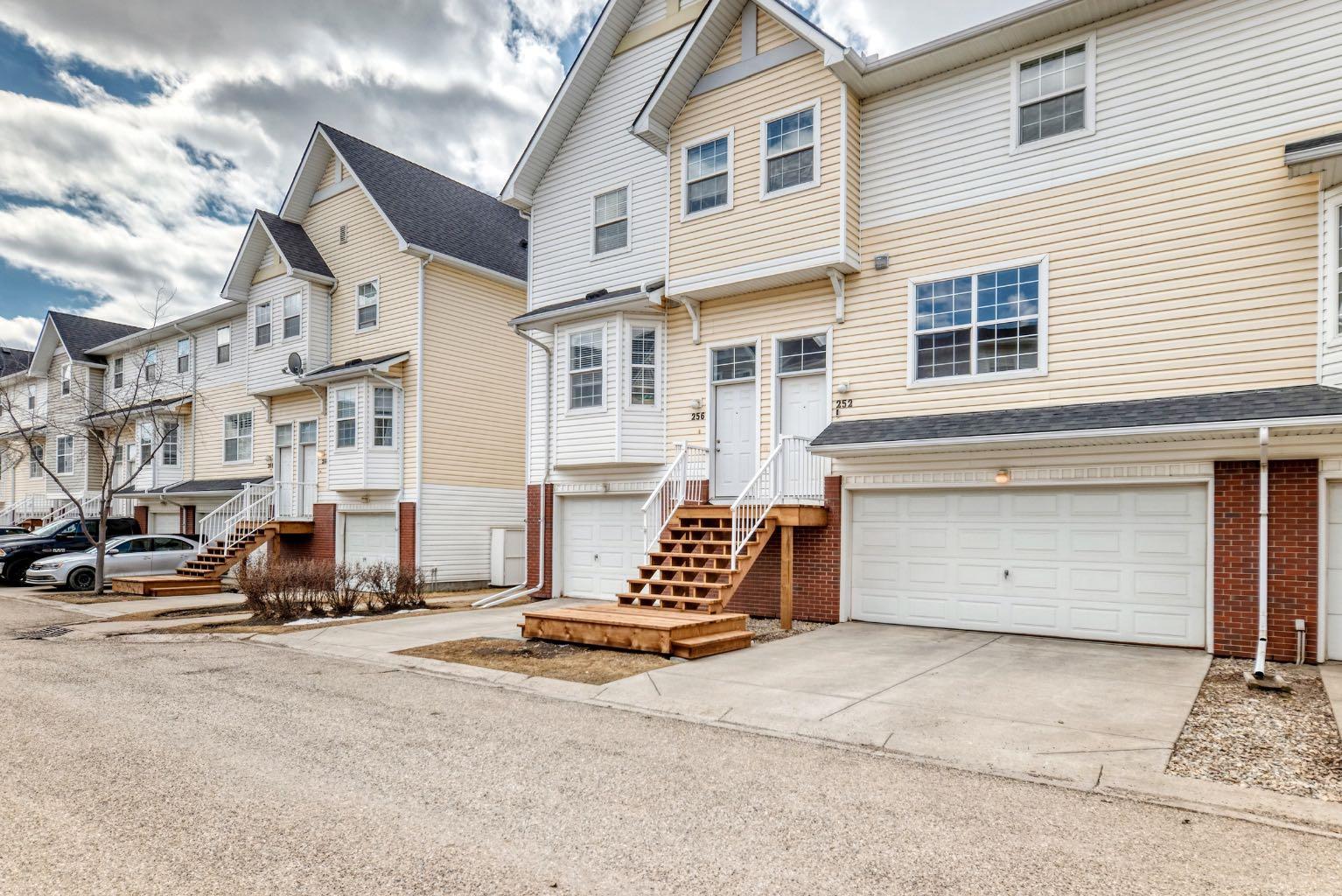 252 Prestwick Acres Lane SE