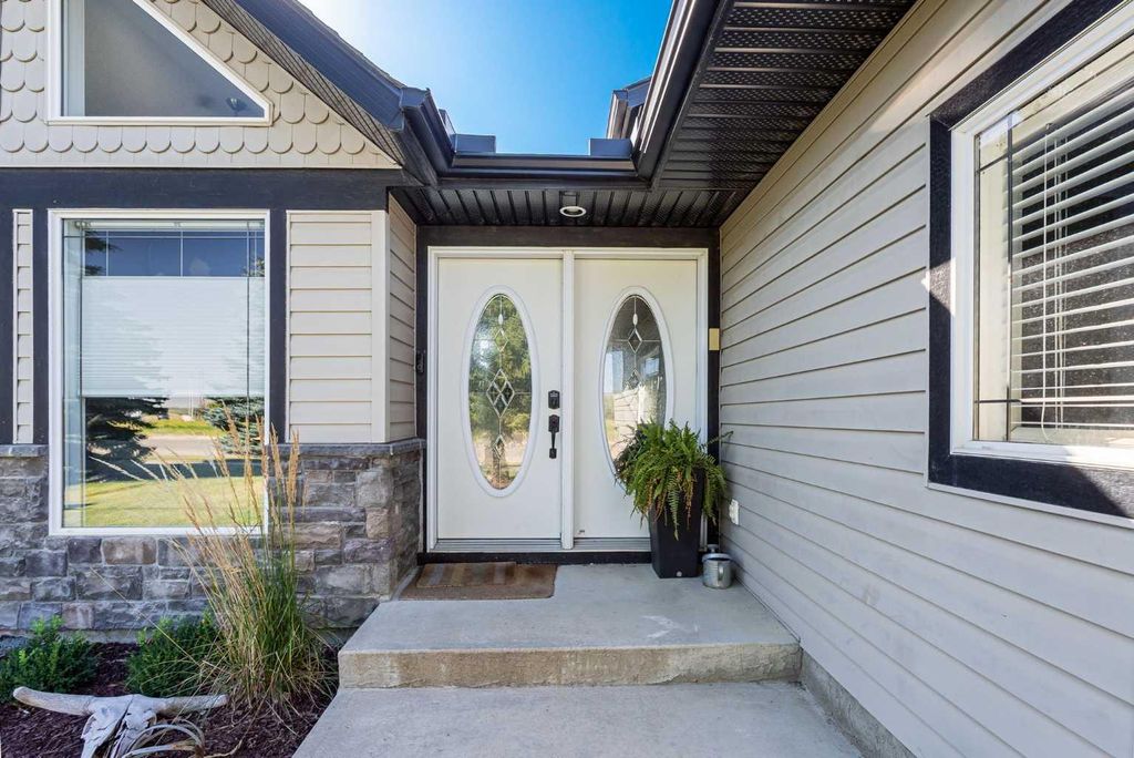 Photo of 951 3rd Street SW, Diamond Valley, AB T0L 0H0 (MLS # A2283908)