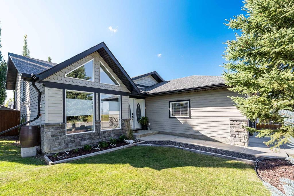 Photo of 951 3rd Street SW, Diamond Valley, AB T0L 0H0 (MLS # A2283908)