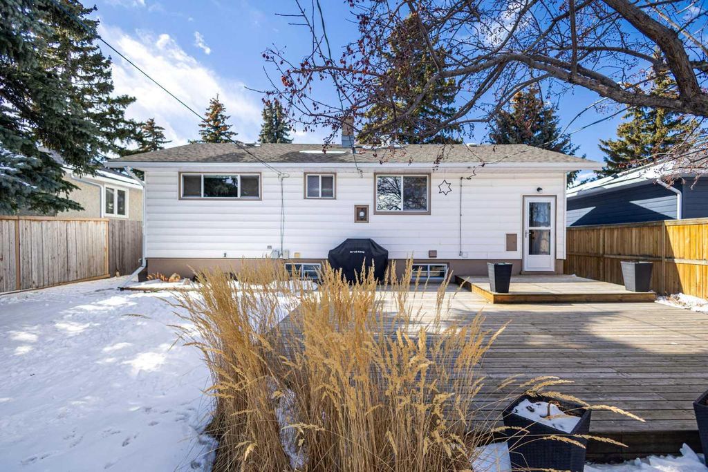 Photo of 3308 46 Street SW, Calgary, AB T3E 3W8 (MLS # A2292749)