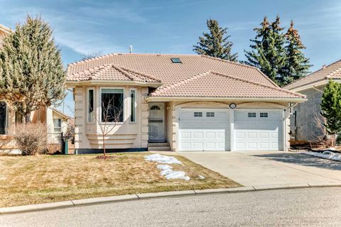 Photo of 213 Sirocco Place SW, Calgary, AB T3H 2N2 (MLS # A2301058)