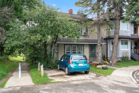 2452 28 Avenue SW Calgary AB T2T 1L1