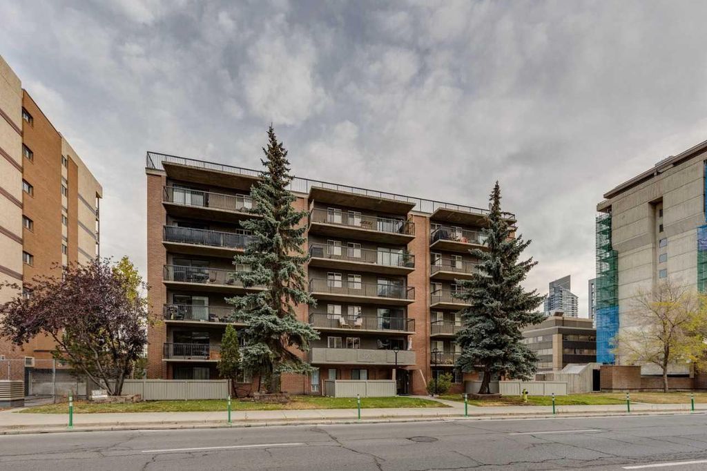 Photo of 1320 12 Avenue SW #401, Calgary, AB T3C 3R6 (MLS # A2265296)