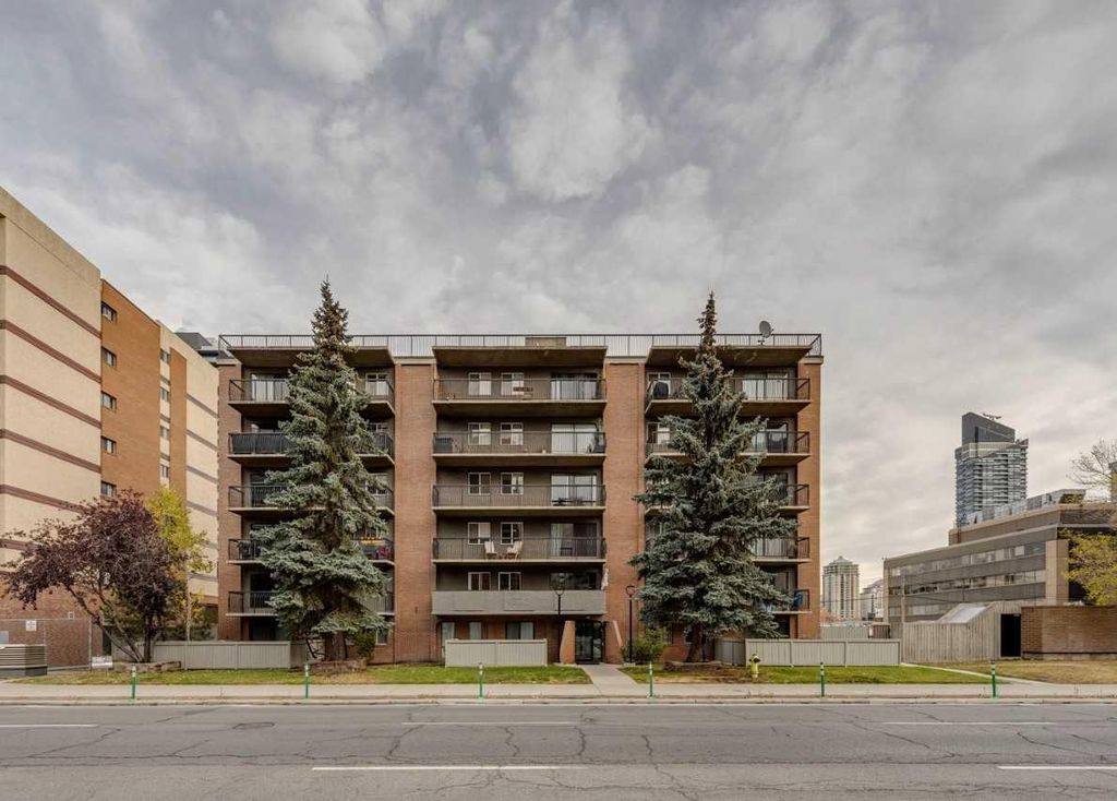 Photo of 1320 12 Avenue SW #401, Calgary, AB T3C 3R6 (MLS # A2265296)