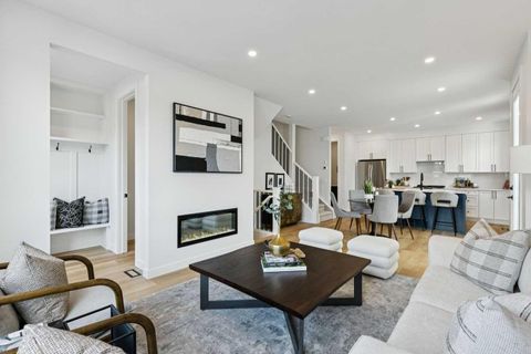 Photo of 440 32 Avenue NW #3, Calgary, AB T2M 2P9 (MLS # A2317363)