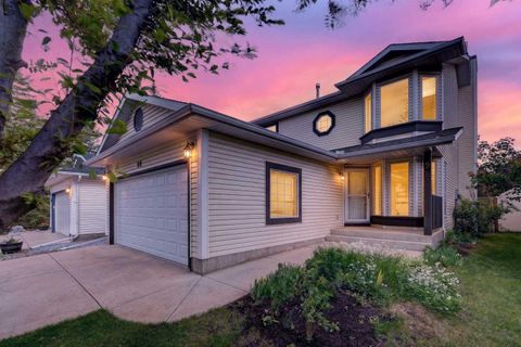Photo of 98 River Rock Crescent SE, Calgary, AB T2C 4J3 (MLS # A2319933)