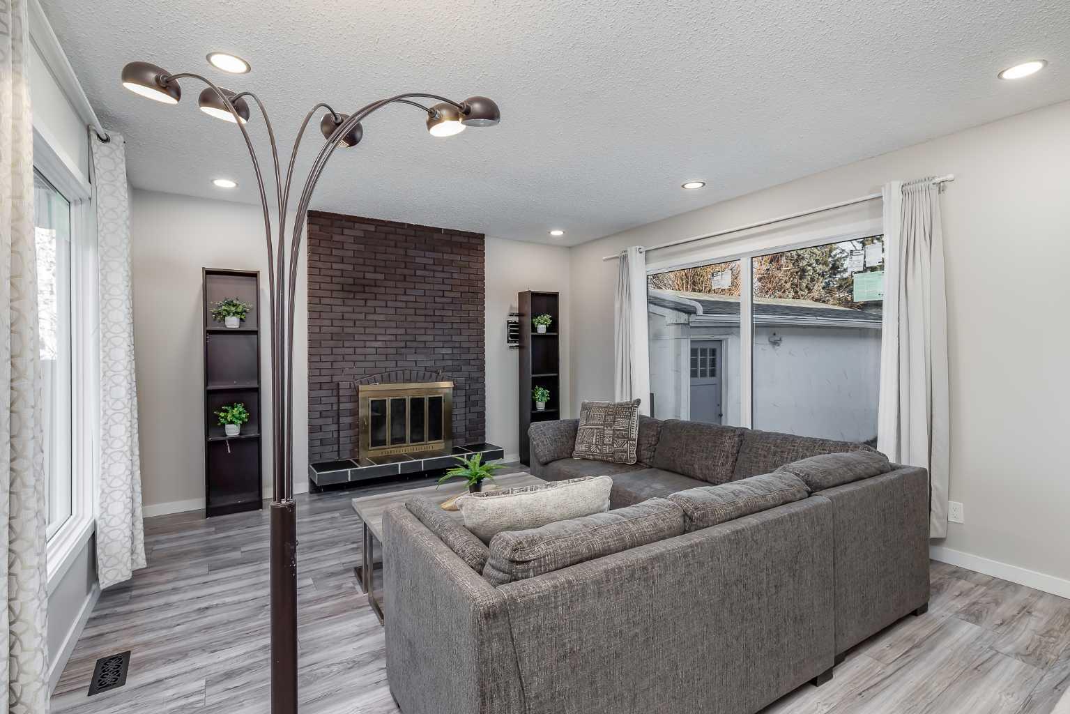 3394 Breton Close NW