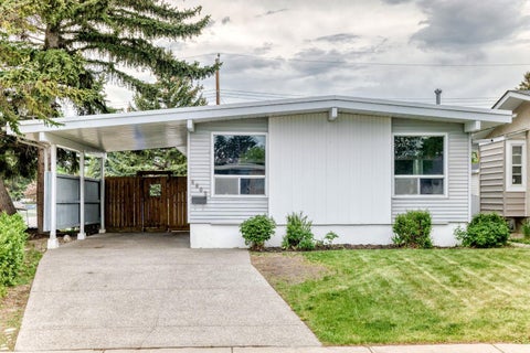 Photo of 4603 41 Street NW, Calgary, AB T3A 0N4 (MLS # A2316465)