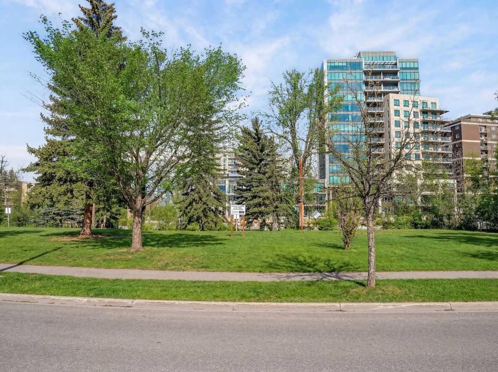 Photo of 116 Roxboro Road SW, Calgary, AB T2S 0R3 (MLS # A2293931)