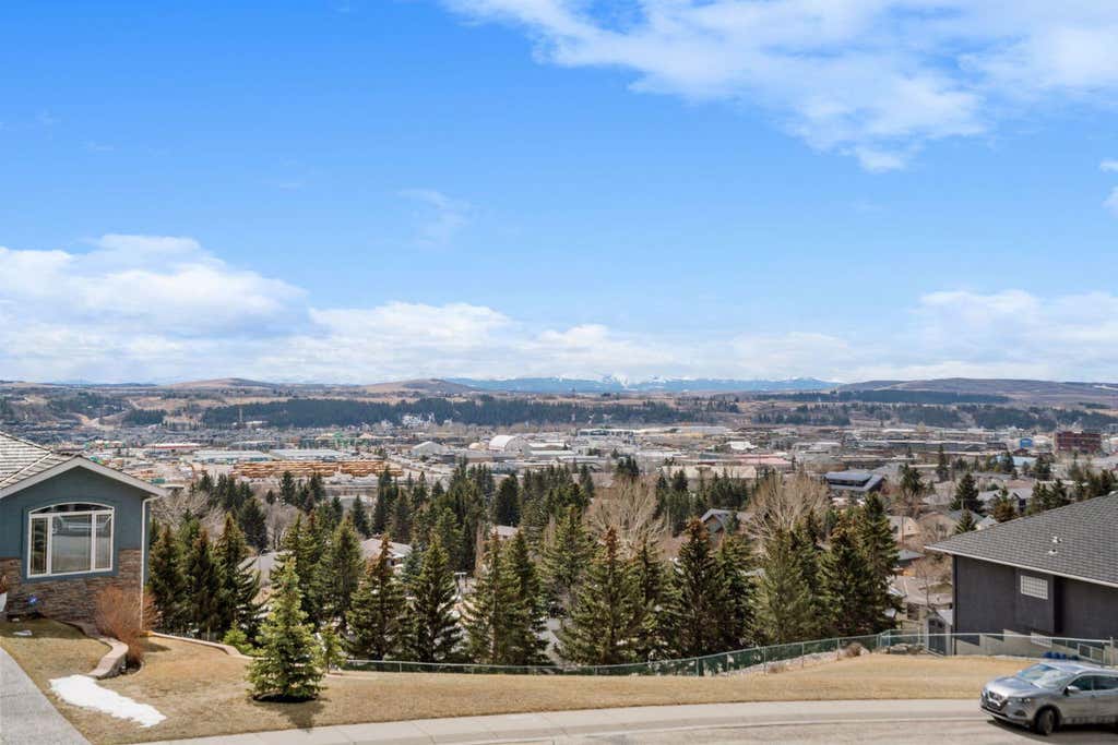 Photo of 48 Headlands Close, Cochrane, AB T4C 1M3 (MLS # A2338171)