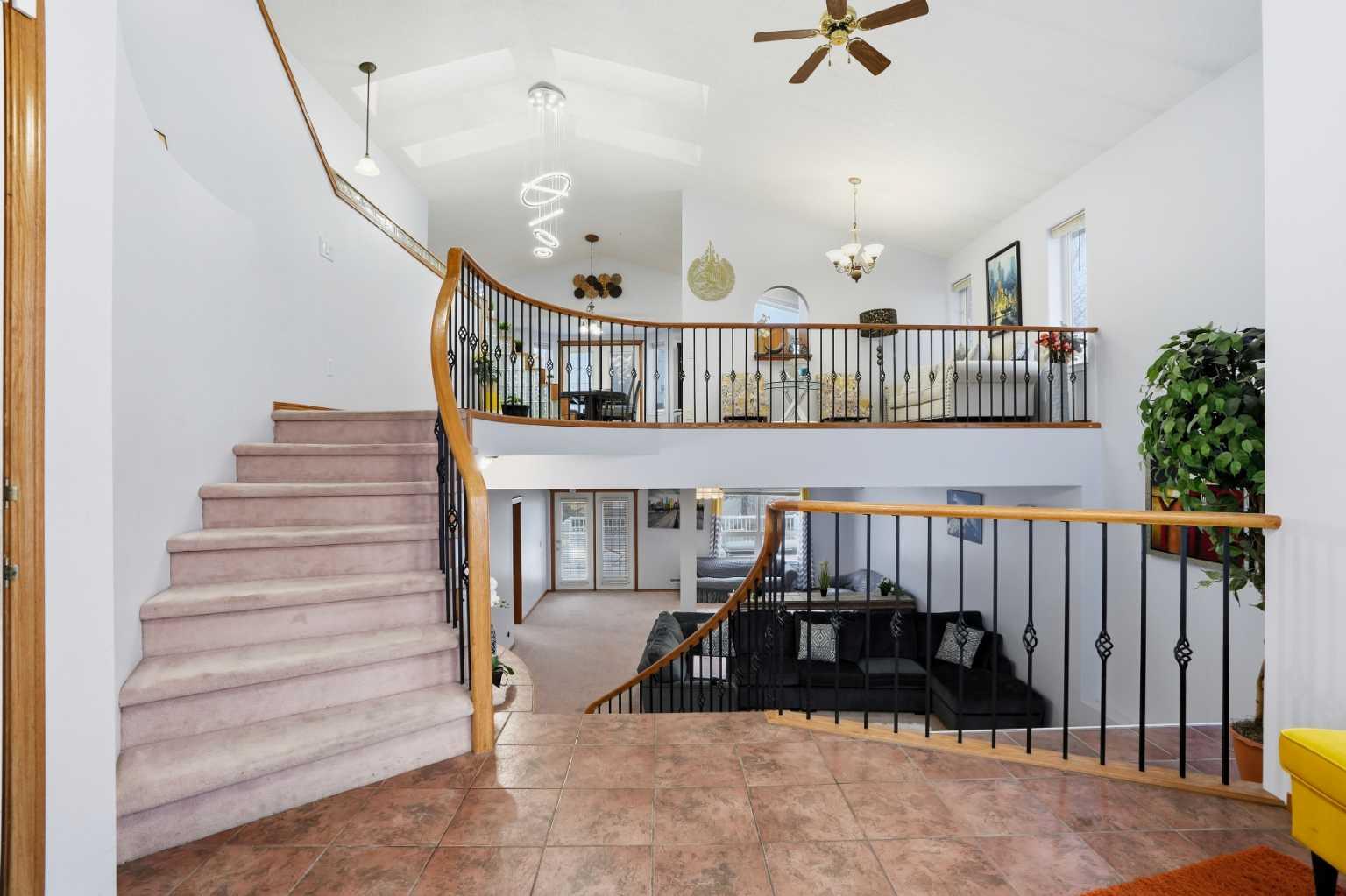 99 Arbour Lake Way NW