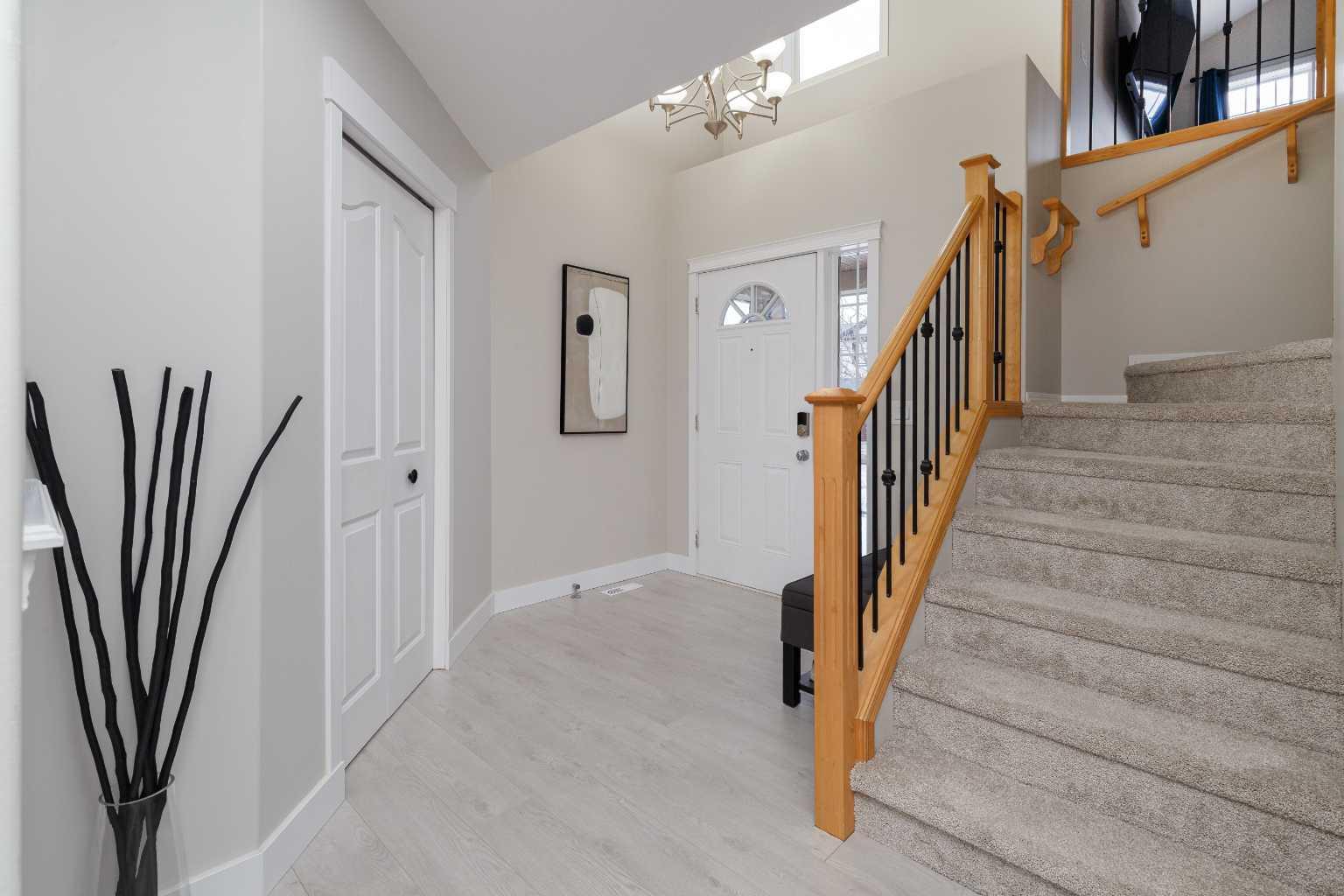 86 Cougarstone Court SW