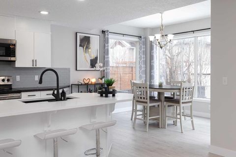 86 Cougarstone Court SW Calgary AB T3H 5R3