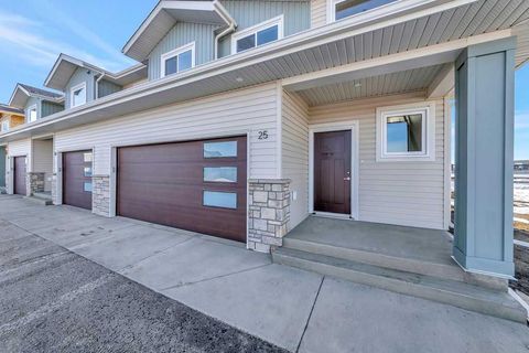 Photo of 3616 41b Avenue #25, Lloydminster, SK S9V 2L2 (MLS # A2328298)