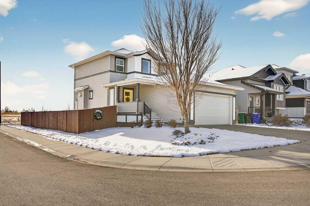 Photo of 148 Cabot Landing W, Lethbridge, AB T1J 5K3 (MLS # A2292443)
