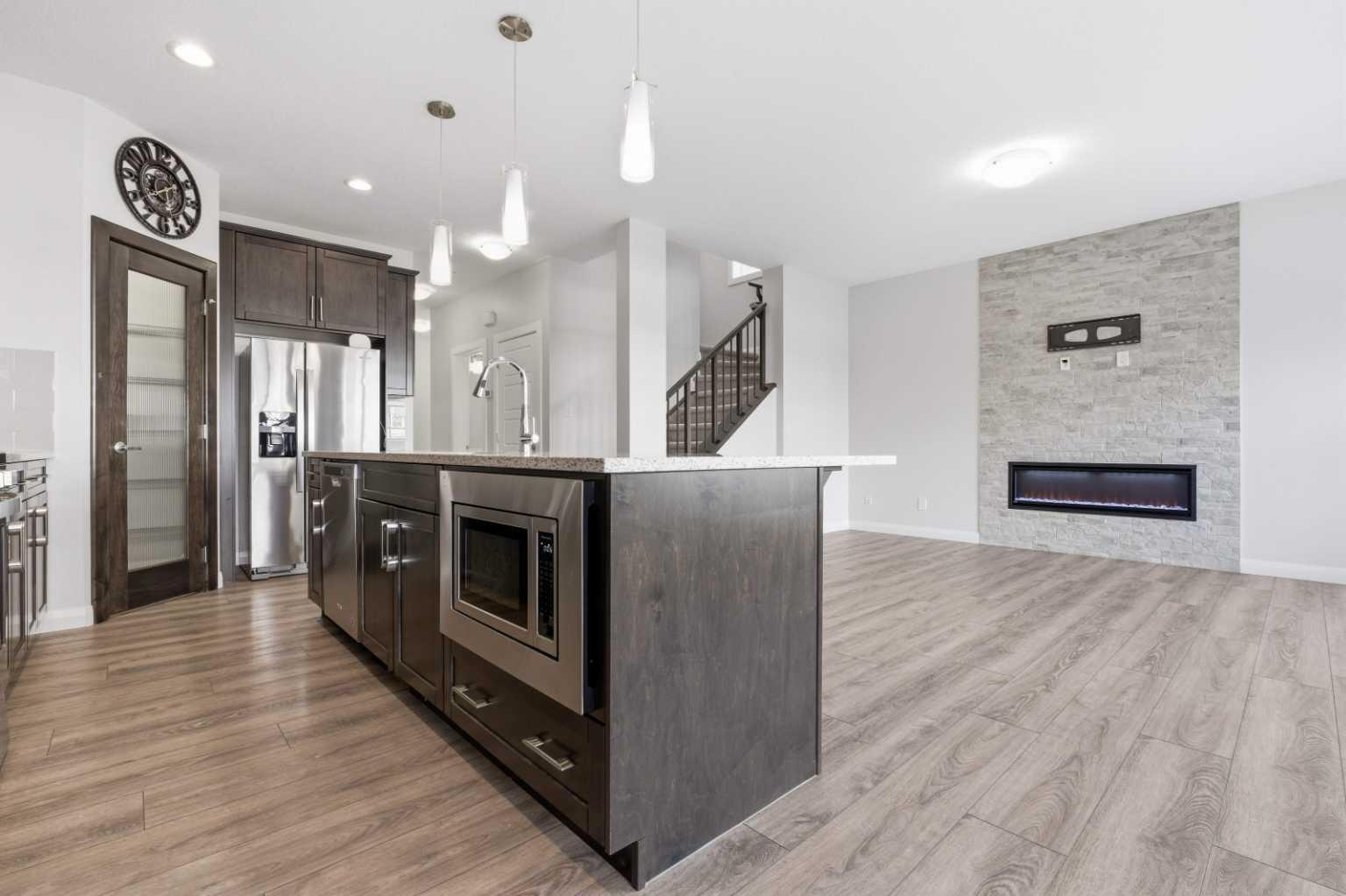 32 Red Embers Square NE