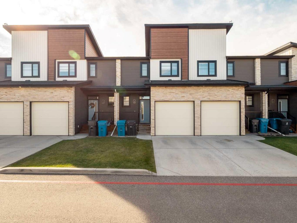 Photo of 450 Highlands Boulevard W #4, Lethbridge, AB T1J 5K5 (MLS # A2354024)