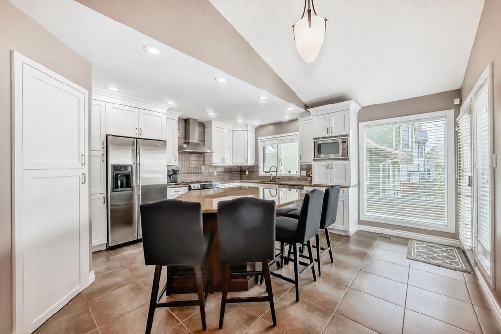 Photo of 139 Wood Valley Bay SW, Calgary, AB T2W 5Y2 (MLS # A2314116)