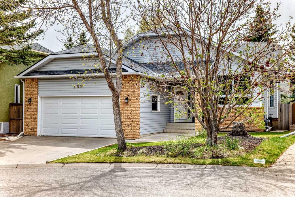 Photo of 139 Wood Valley Bay SW, Calgary, AB T2W 5Y2 (MLS # A2314116)