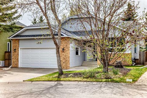 Photo of 139 Wood Valley Bay SW, Calgary, AB T2W 5Y2 (MLS # A2314116)