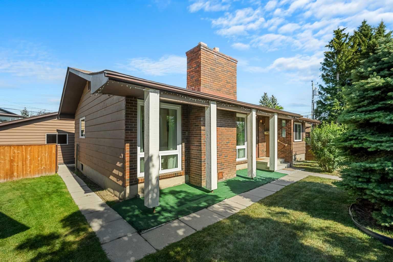 148 Lake Lucerne Crescent SE