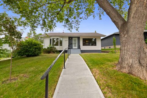 Photo of 2915 13 Avenue NW, Calgary, AB T2N 1M1 (MLS # A2330680)