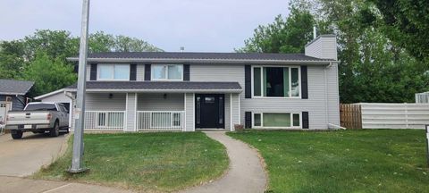 Photo of 8101 95 Street, Peace River, AB T8S 1E8 (MLS # A2319040)